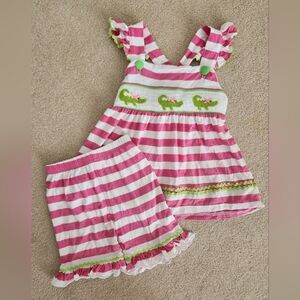 Smock Monkey short set with smocked alligators, size 4.